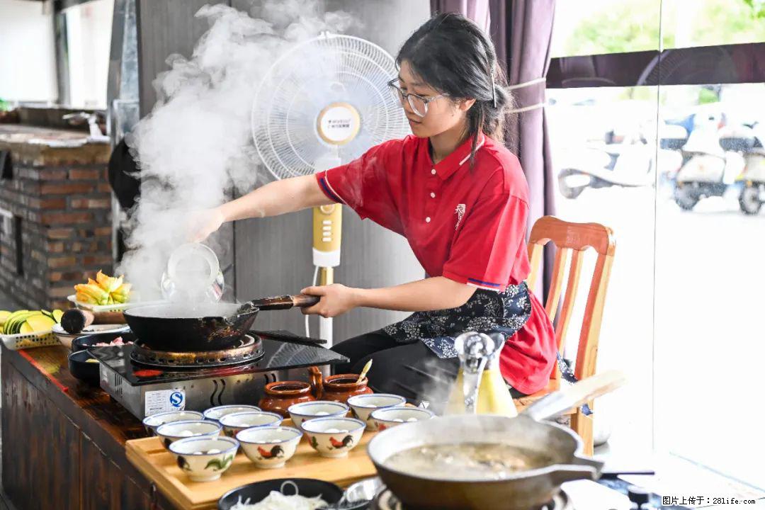 全网追的“扁担女孩”，找了一份暑假工，时薪12元 - 沧州生活资讯 - 沧州28生活网 cangzhou.28life.net